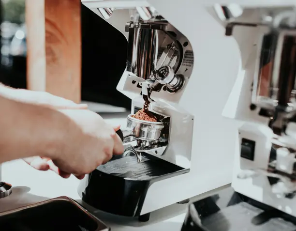Guía Definitiva: Cómo Calibrar tu Molinillo Profesional para Espresso (Sin Morir en el Intento)